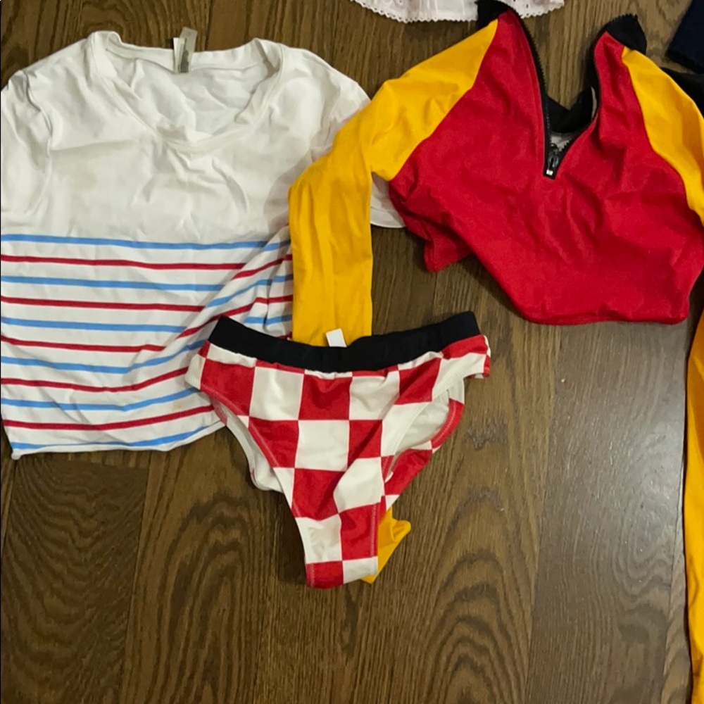 2 Solid and striped medium rash guards & bottoms
